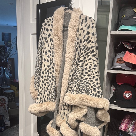 SAACHI Jackets & Blazers - Leopard Print Faux Fur Trim Cape